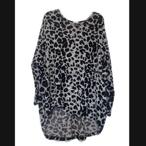 New without tags Black and Grey Print Top